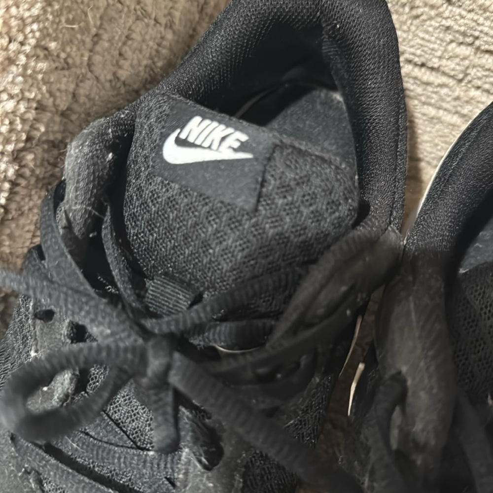 Nike Women’s Tanjun Sneaker - Picture 4 of 8